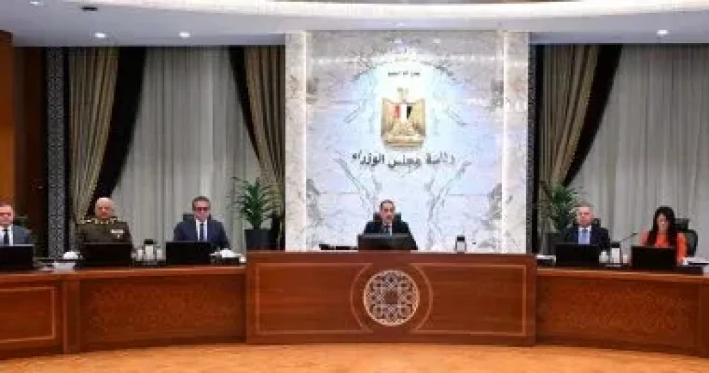 رئيس الوزراء يهنئ الشعب المصرى بمناسبة حلول أعياد الميلاد المجيد