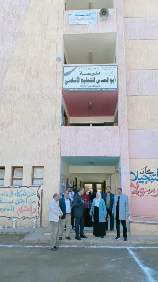 مدير تعليم أسيوط يتابع تدريب طلاب الإعدادية على امتحانات البوكلت