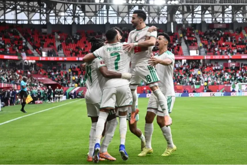 حاربو الصحراء يفرضون هيمنتهم.. الجزائر تهزم السودان بثلاثية نظيفة