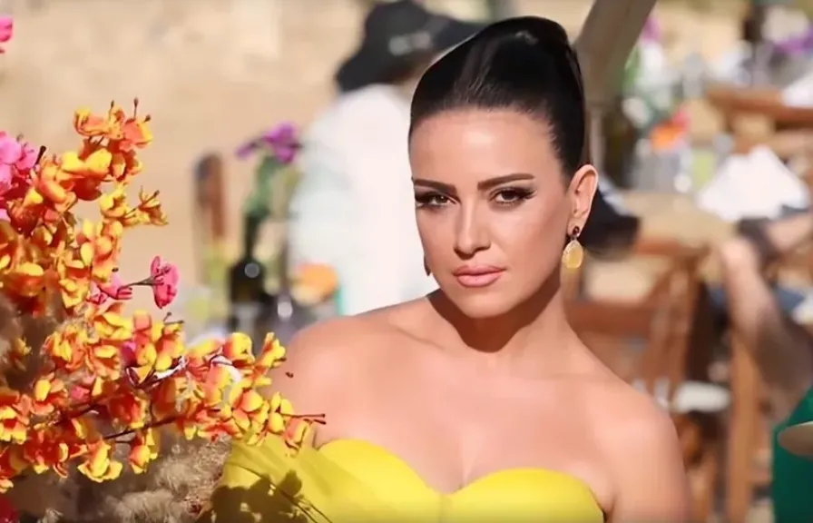 فضيحة فستان ريهام تهز الوسط الفني وتحرك ببلاغات قانونية