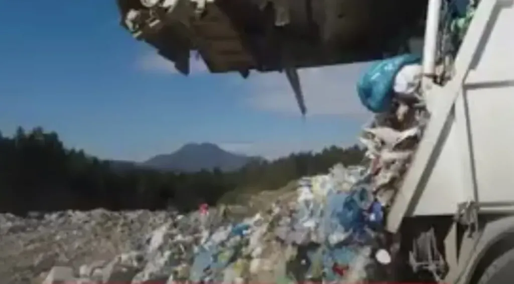 ارتفاع عدد ضحايا حادث انهيار مكب نفايات فى إندونيسيا إلى 7 قتلى