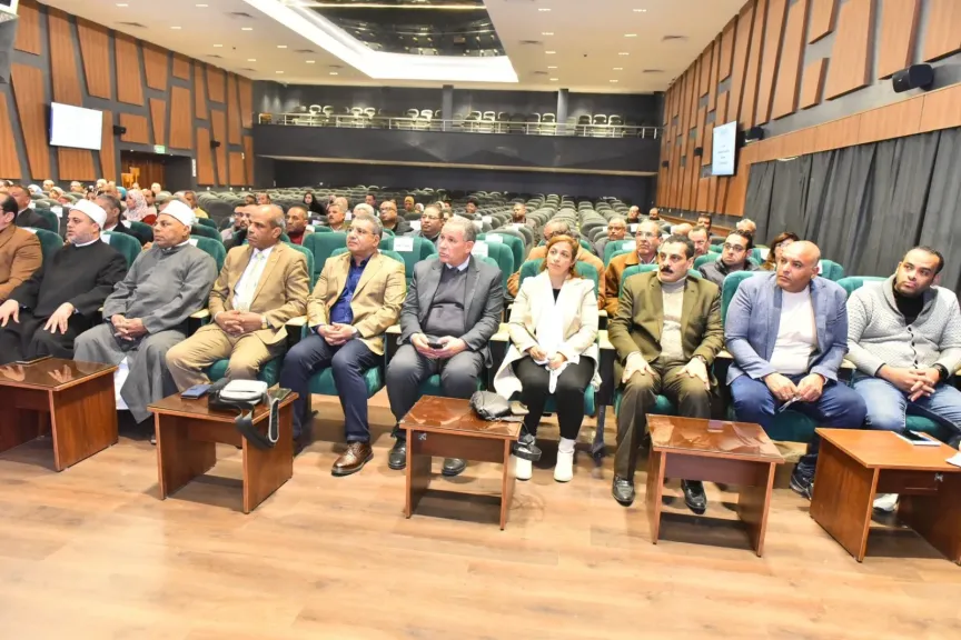 محافظ أسيوط يعلن خلال المجلس التنفيذي حزمة قرارات حاسمة لتسريع