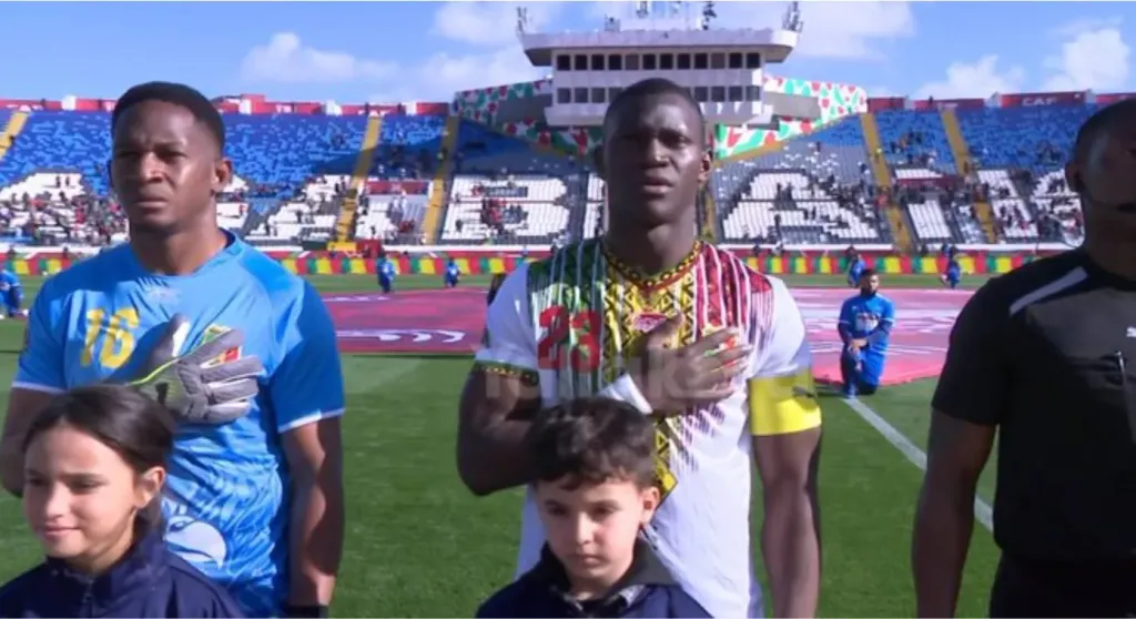 الأهلي يدرس عدم التجديد لأليو ديانج مع قرب التعاقد مع حامد حمدان