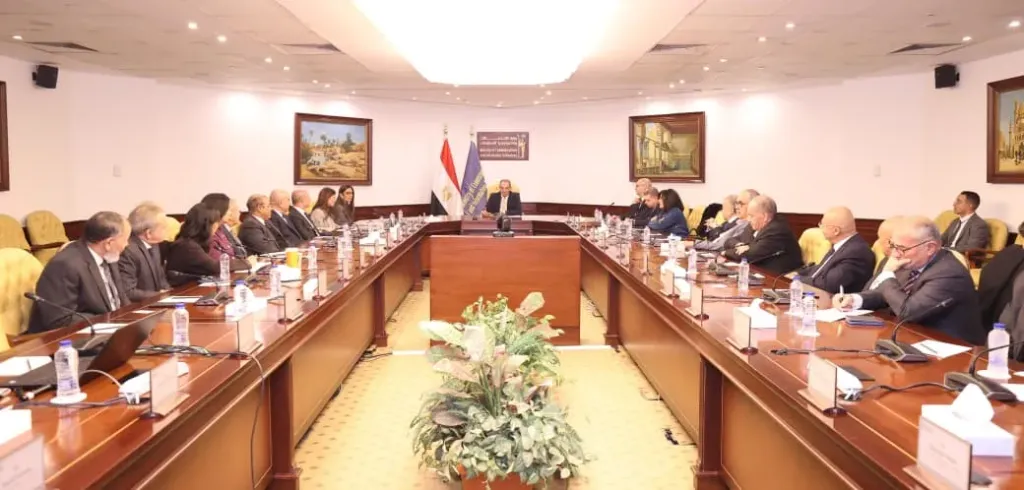 مائدة مستديرة بين الاتصالات ولجنة التحول الرقمي بغرفة التجارة الأمريكية