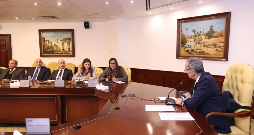 وزير الاتصالات يبحث مع غرفة التجارة الأمريكية تعزيز التعاون في التحول الرقمي |صور