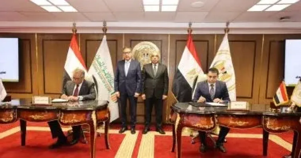 وزير العدل يشهد مراسم توقيع بروتوكول تعاون بين الوزارة والبنك الأهلى