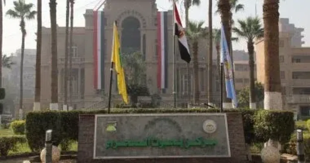 رئيس «بحوث الصحراء» يلتقى محافظ الوادى الجديد لمناقشة تعزيز التنمية الزراعية