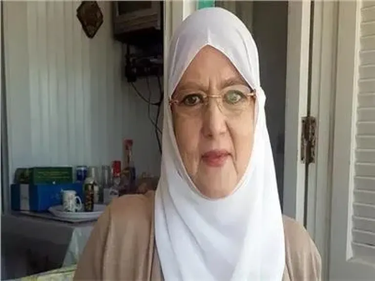 شمس البارودي تكشف طقوس يومها.. بختم القرآن مرتين في الشهر