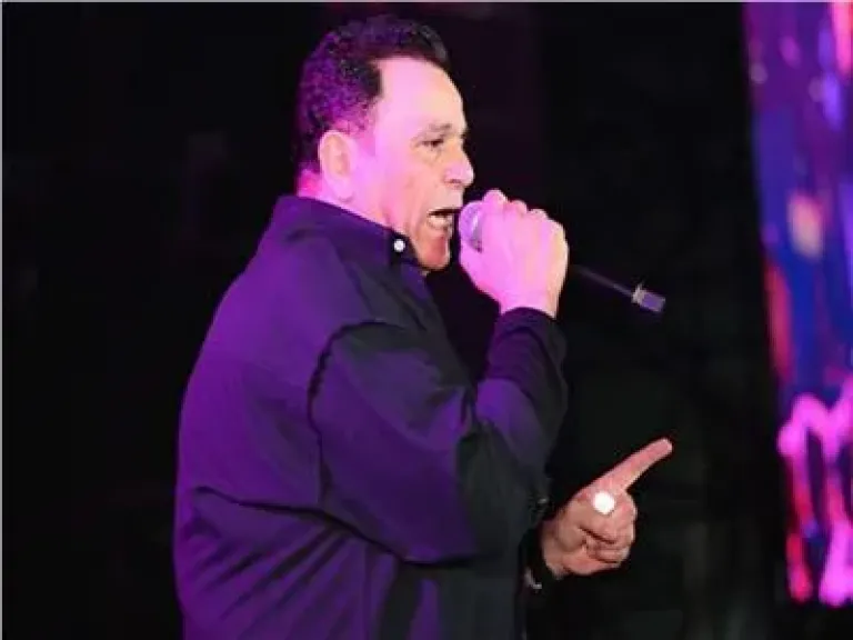 محمد فؤاد يشعل أضخم حفلات الكريسماس بحضور غير مسبوق