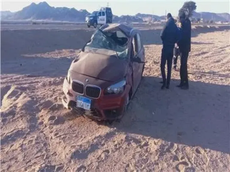 مصرع مرشدة سياحية ووالدتها في حادث مروري بطريق قنا - سفاجا