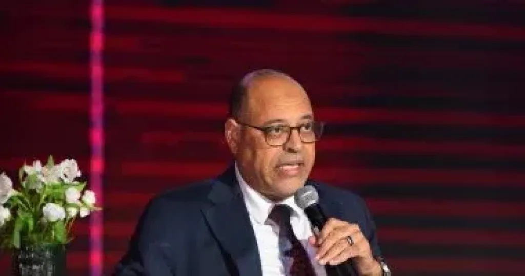 وزير العمل يحدد الإجازات الرسمية مدفوعة الأجر للعاملين بالقطاع الخاص.. تفاصيل