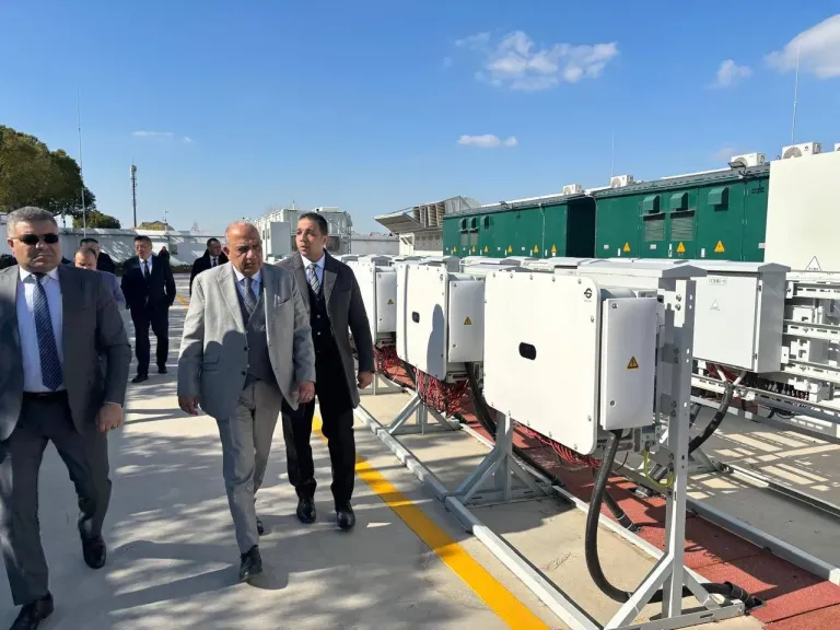 وزير الكهرباء يزور معامل اختبارات أنظمة بطاريات تخزين الطاقة لشركة هواوي،