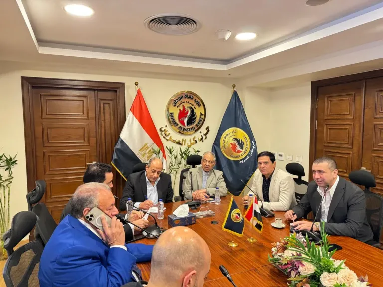 غرفة عمليات حماة الوطن تعاود الانعقاد لمتابعة التصويت بجولة الإعادة في 19 دائرة ملغاة