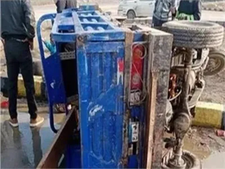 إصابة 5 أشخاص فى حادث انقلاب تروسيكل بالبحيرة