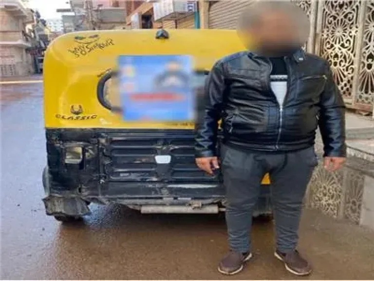 سائق في ورطة بسبب صورة ناخب على «توك توك»