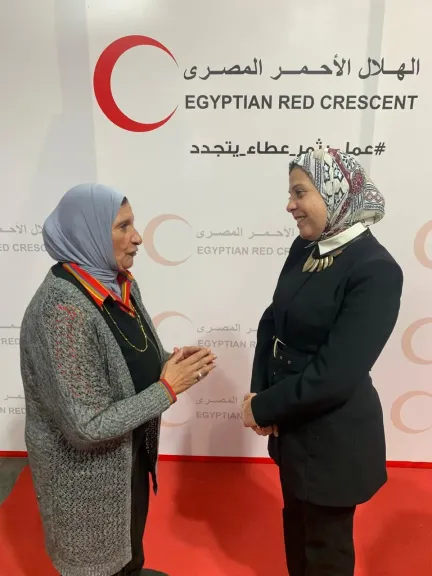 حوار| دكتورة آمال إمام: قوافل «زاد العزة» شريان حياة لغزة.. والهلال الأحمر المصري مستمر حتى رفع المعاناة عن الاشقاء