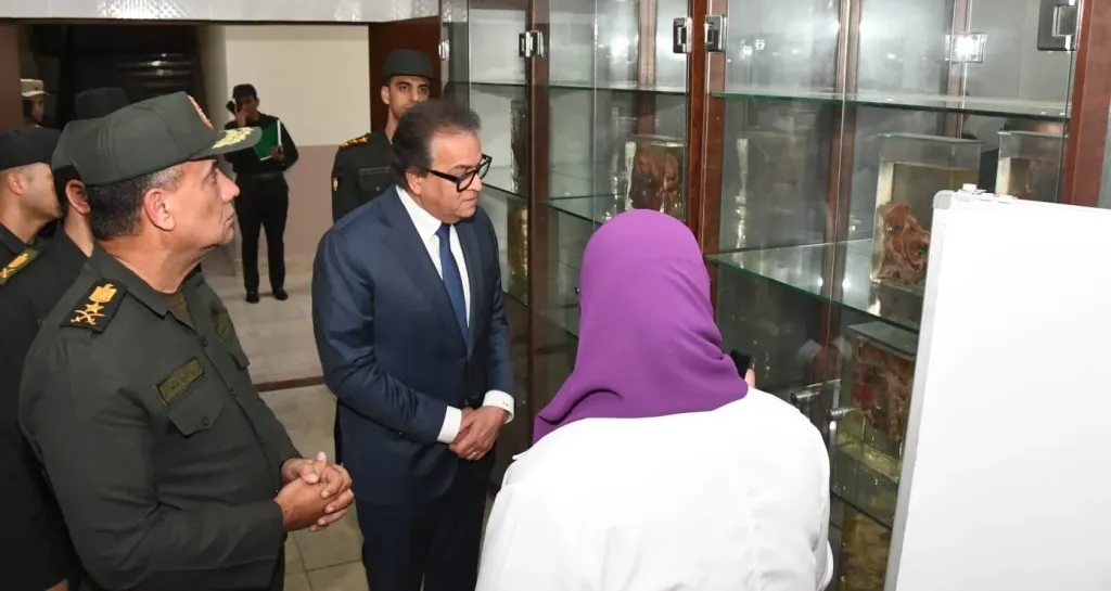 كلية الطب بالقوات المسلحة تستقبل نائب رئيس مجلس الوزراء للتنمية البشرية  وزير الصحة | فيديو وصور