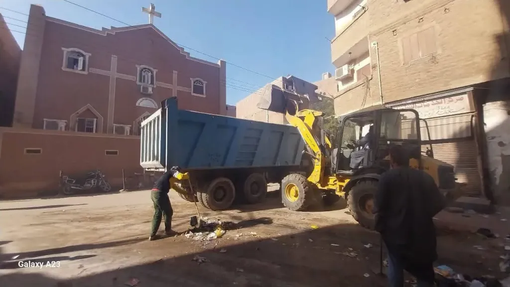 محافظ أسيوط: استمرار حملات النظافة وتمهيد الطرق بقرى وشوارع مركز منفلوط