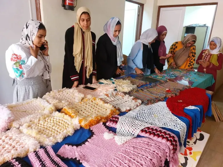 محافظ أسيوط يؤكد أهمية تنظيم معارض الحرف اليدوية والتراثية بمراكز الشباب