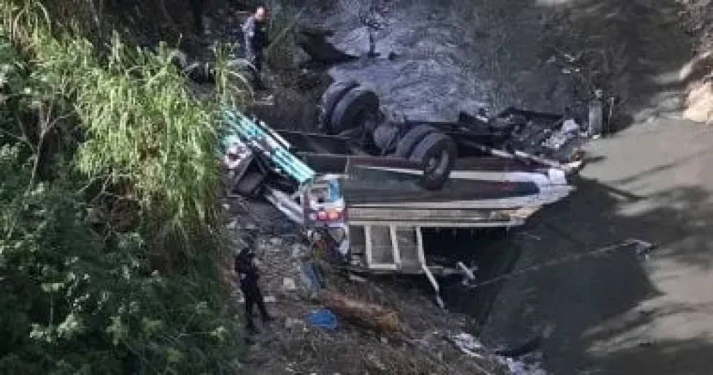 جواتيمالا.. سقوط حافلة فى وادٍ ومقتل 15 راكبًا وإصابة 19 آخرين