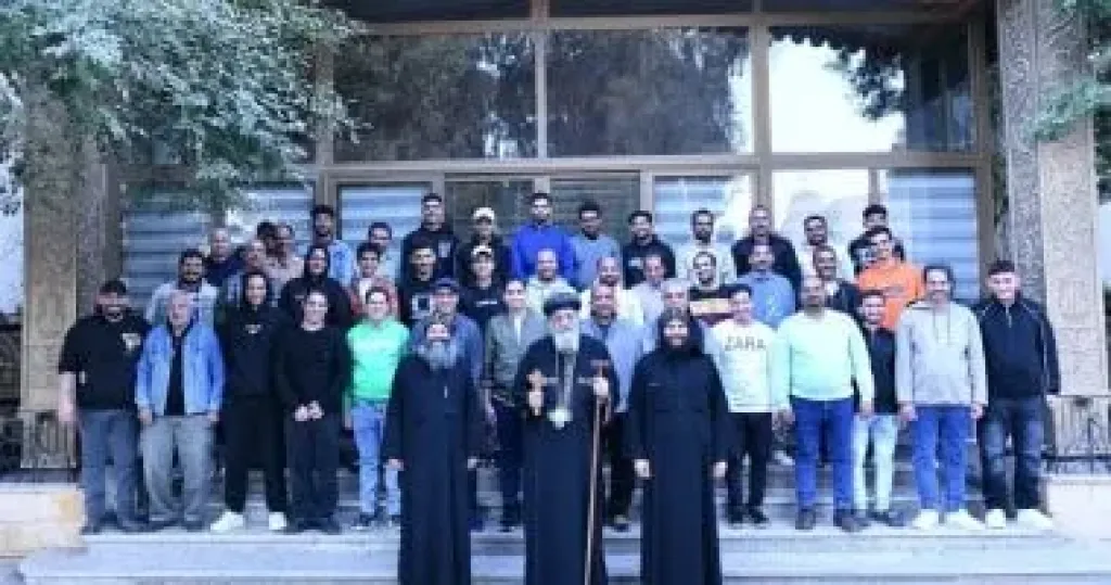 البابا تواضروس الثانى يجتمع بالعاملين فى المقر البابوى بدير الأنبا بيشوى