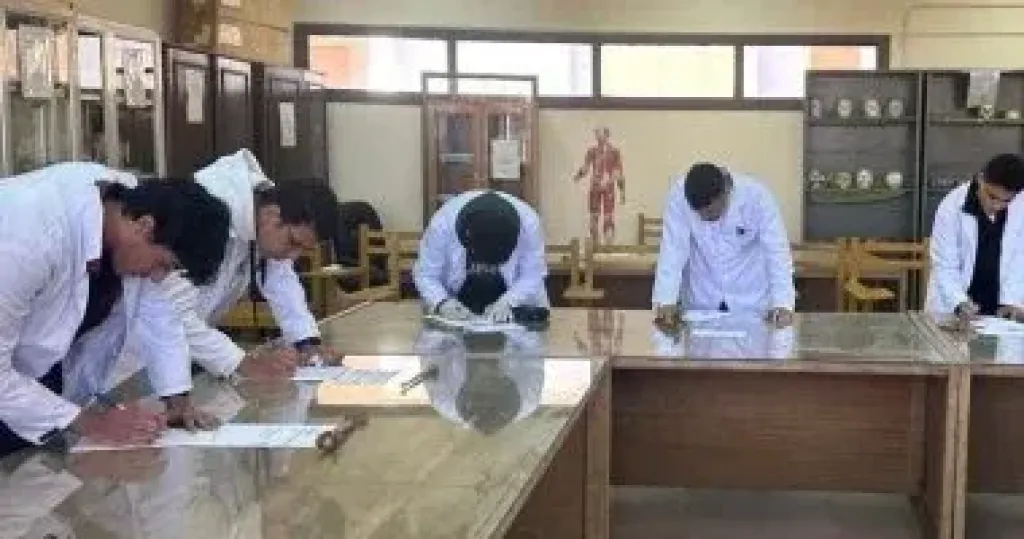 انطلاق امتحانات العملي لطلاب برنامج العلاج الطبيعي بجامعة القاهرة الأهلية