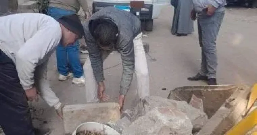 محافظ القليوبية يواصل حملة تطهير شوارع بنها من الإشغالات