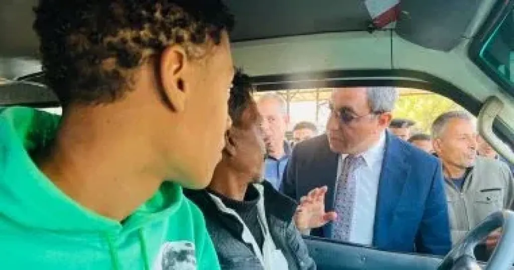 محافظ قنا يفاجئ موقفي دندرة ونقادة بحملة تفتيشية حازمة لضبط منظومة النقل