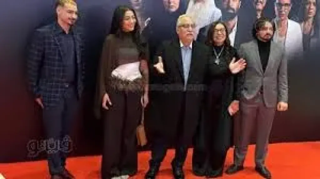 عمرو موسى يحضر العرض الخاص لـ