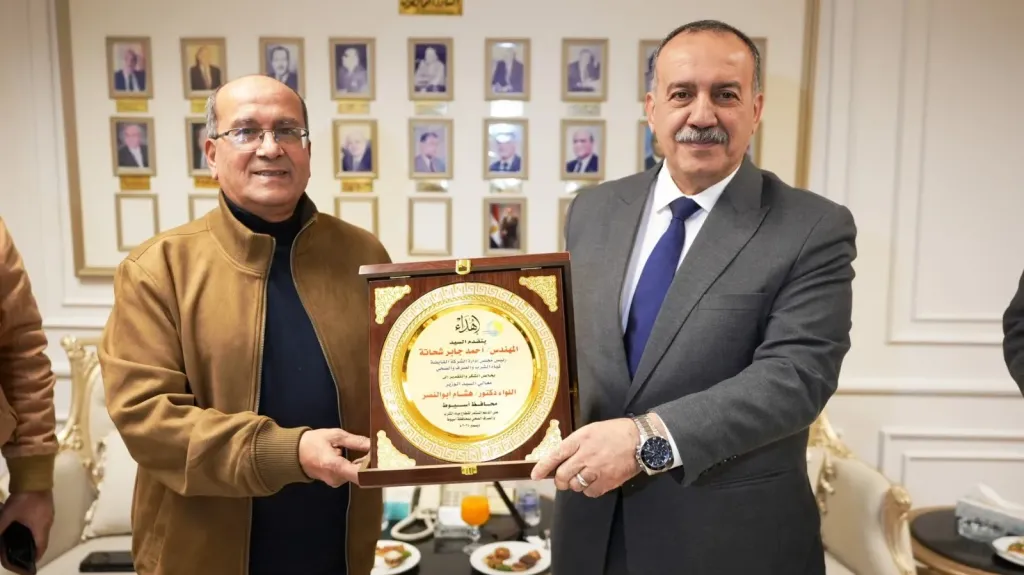 محافظ أسيوط يبحث مع رئيس القابضة للمياه الموقف التنفيذي لمشروعات ”حياة كريمة