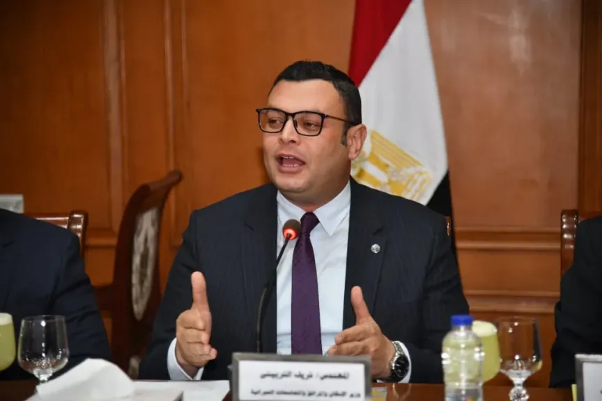 وزير الإسكان يستعرض لنواب الشيوخ مخطط تطوير وسط القاهرة والمنطقة المحيطة بالأهرامات