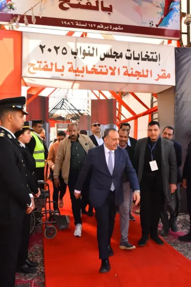 محافظ أسيوط يواصل جولاته الميدانية لمتابعة انتخابات النواب بالدائرة الثالثة