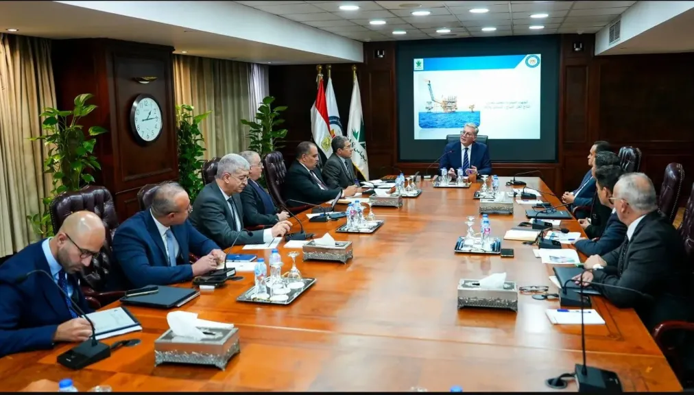 وزير البترول يعقد اجتماعًا موسعًا لمتابعة وتعجيل مشروعات زيادة إنتاج الغاز خلال العام الجديد