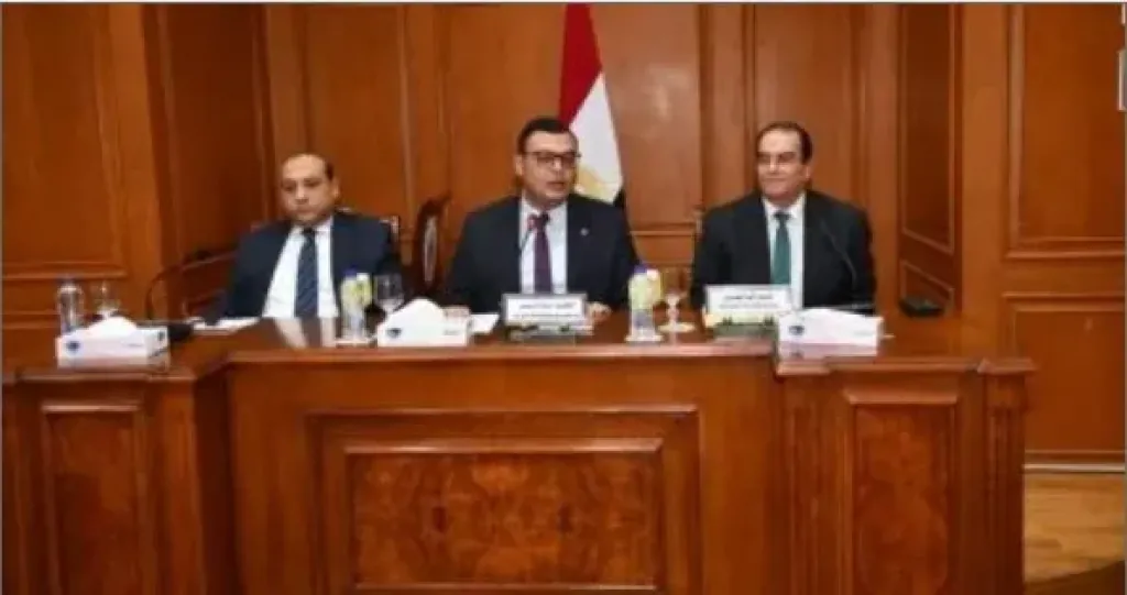 وزير الإسكان يكشف أمام الشيوخ آليات توفير السكن البديل لمستحقى الإيجار القديم