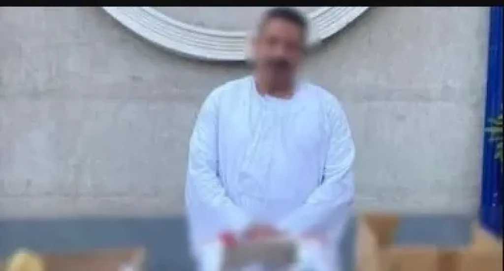 وزارة الداخلية تضبط شخصا يوزع أموالا بمحيط لجان سوهاج