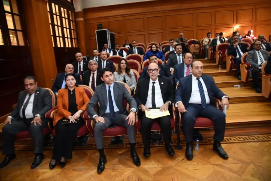 نواب الشيوخ ينتقدون ضعف التواصل مع وزارة الإسكان.. والوزير: يرد