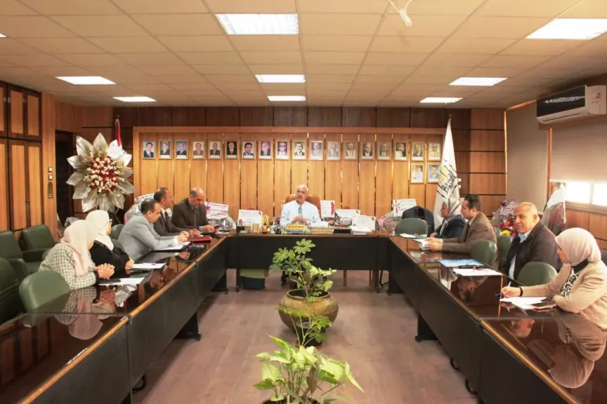 جامعة أسيوط تقرر تعلية أسوار منطقة الإسكان الخارجي بالوليدية من خلال إعادة