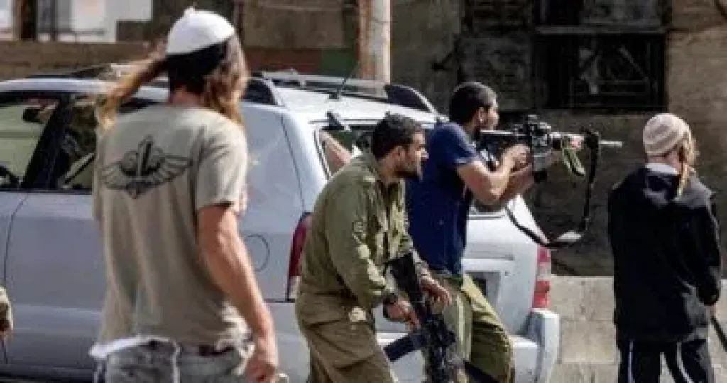 مستوطنون يهاجمون تجمع خلة السدرة قرب مخماس شرق القدس