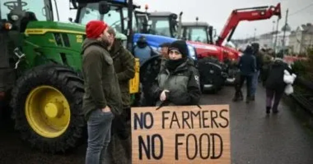 اليونان تدعو لإجراء حوار وسط اتساع دائرة الخلافات في احتجاجات المزارعين