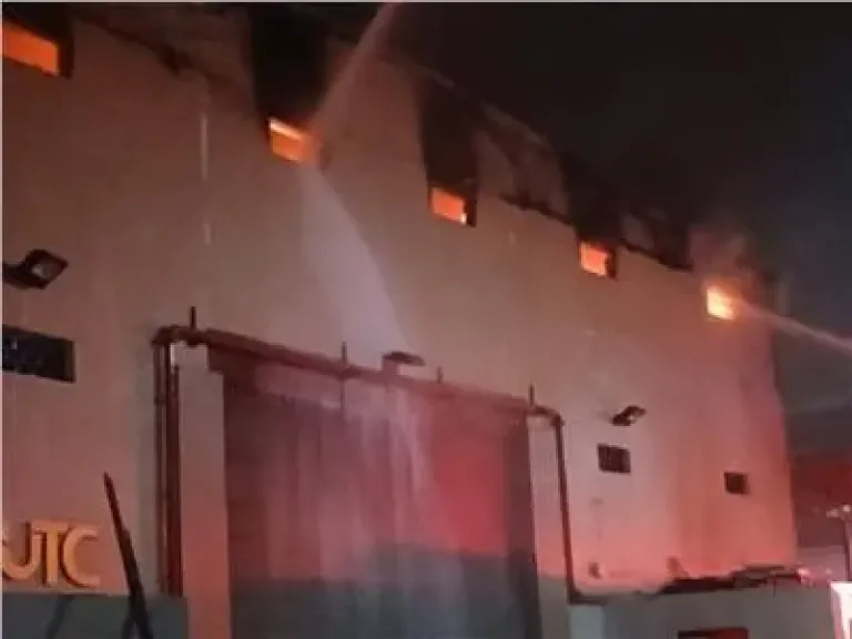 مباحث العبور تستمع لأقوال شهود العيان لكشف ملابسات حريق مخزن كراتين البيض