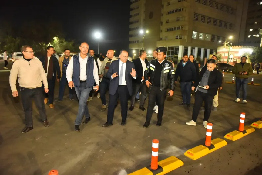 محافظ أسيوط يتفقد ميدانيًا حملات نظافة شاملة ومتزامنة بشرق وغرب المدينة