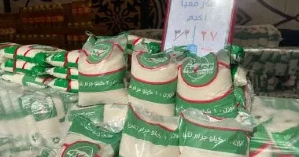 سوق اليوم الواحد بشارع فيصل يطرح كيلو السكر المعبأ بـ27 جنيهًا