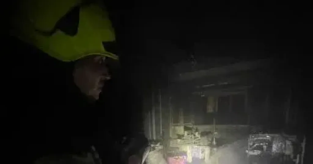 السيطرة على حريق مصنع ملابس وأقمشة بالزاوية الحمراء دون إصابات