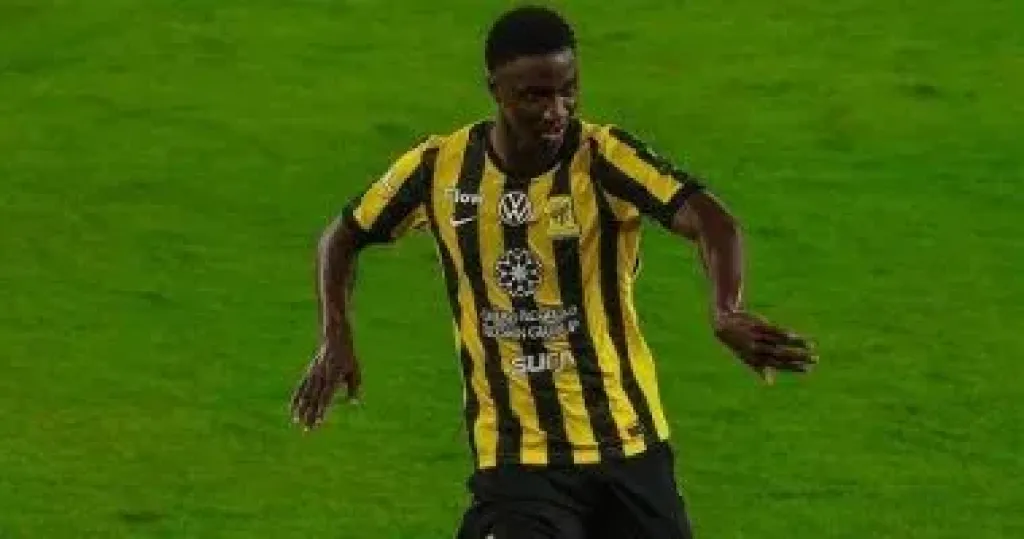 الأهلى يفاوض مهاجم أوجسبورج لتدعيم صفوفه فى يناير