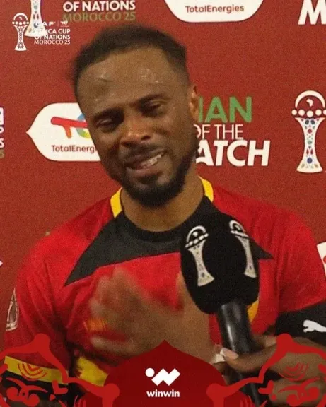 لحظة مؤثرة بعد مباراة مصر وأنجولا للفريدى