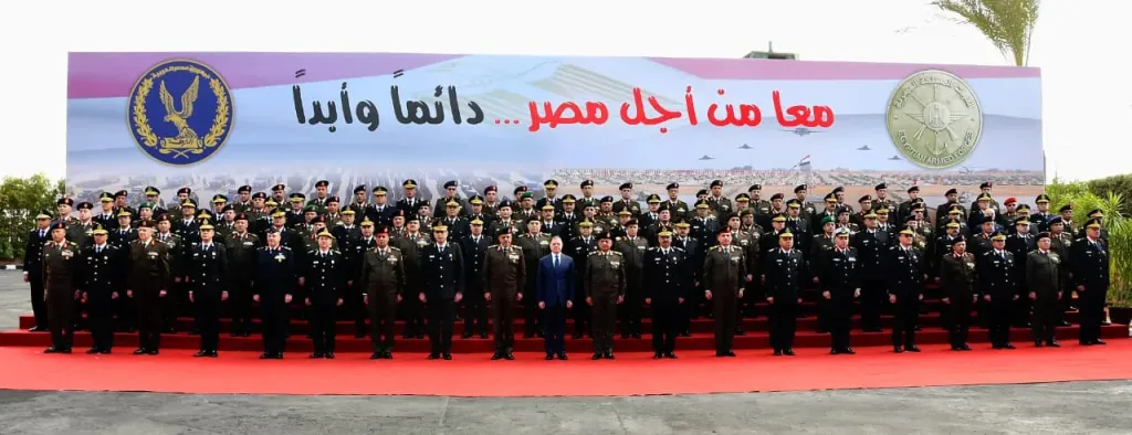 وزارتا الدفاع والداخلية تبحثان تعزيز التعاون الأمنى تزامنا مع العام الجديد |صور