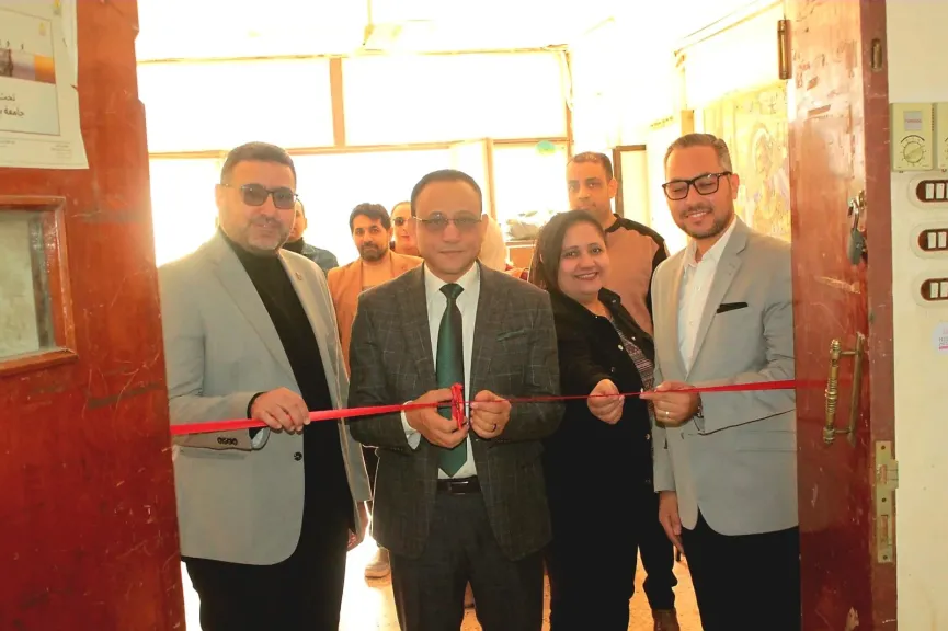 معرض فني بكلية الفنون الجميلة بجامعة أسيوط يوثّق التحولات العمرانية