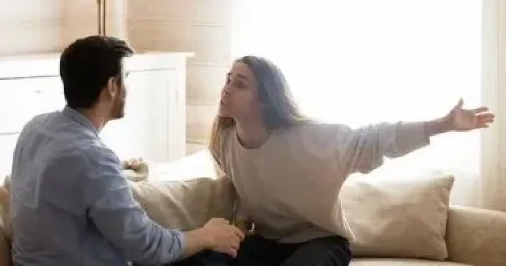 رغبة فى الانفصال وراء شروع عامل فى قتل زوجته ببولاق الدكرور