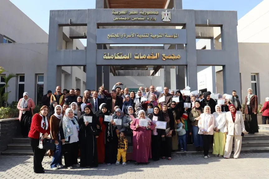 برنامج ” لا أمية مع تكافل”  يسلم 100 شهادة محو أمية للمستفيدين بالمناطق المطورة