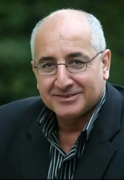 الكاتب الصحفي محمود شاكر  يعزى الأسرة الصحفية في وفاة عادل يوسف مدير تحرير جريدة الوفد